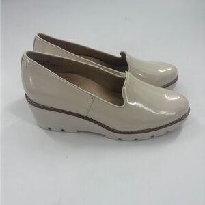 Vionic Women's Elegant Cream Flats